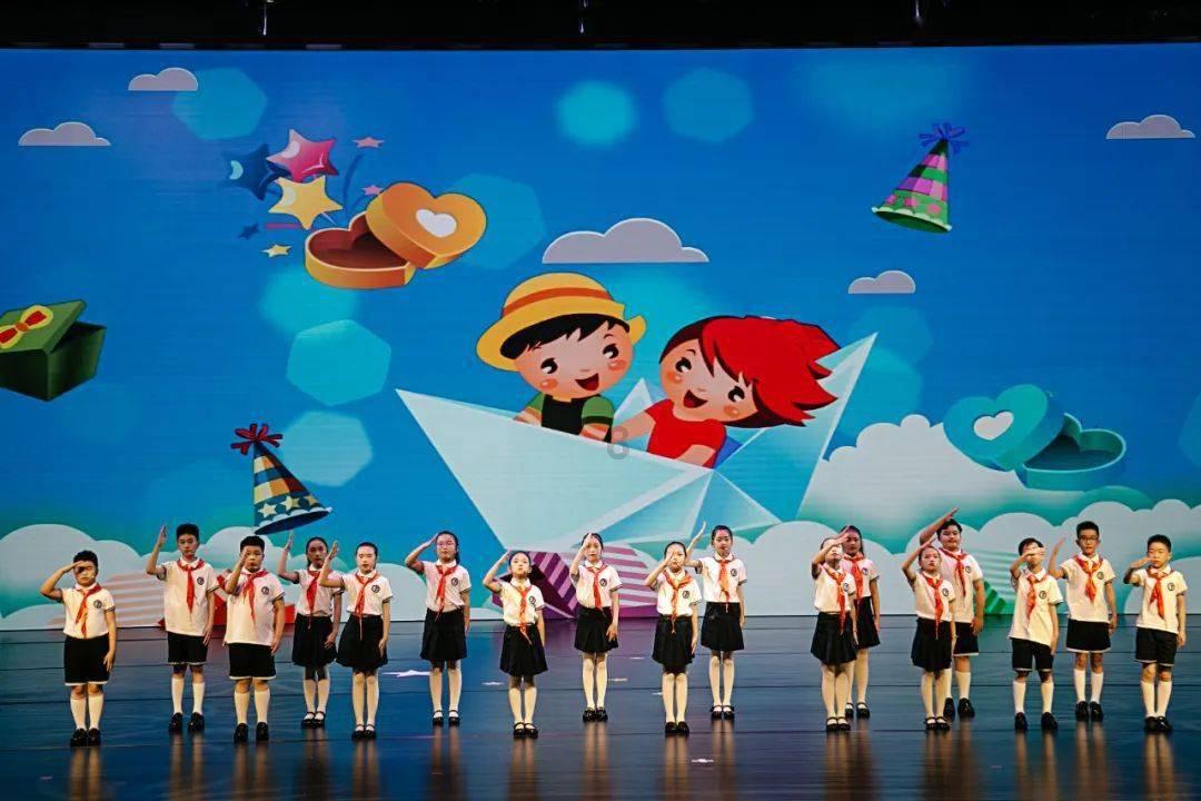 女孩清洁音乐室